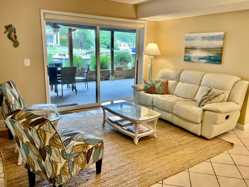 Stunning private waterfront suite - Image 1