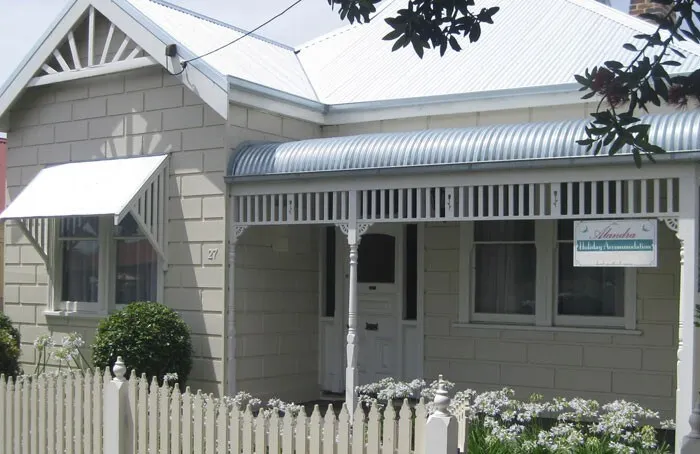 ALANDRA - Light Filled | Centrally Located |  Airconditioned - Image 1