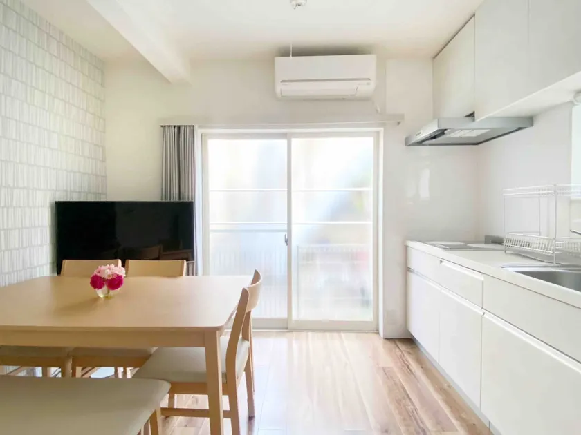 Private house, 2 minutes from Fudo-mae Station, within walking distance to Meguro Station and Gotanda Station, free Wi-Fi - Image 1