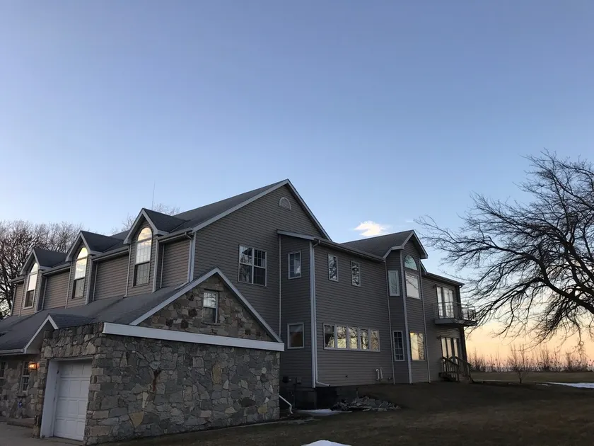 Lakeside Retreat - Image 1