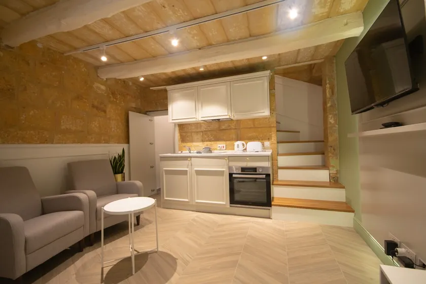 St Frederick Duplex Apartment - Image 1