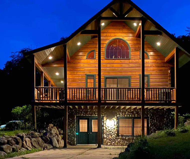 Lakeview Lodge, 3 BR, 2 BA fully outfitted retreat - Image 1