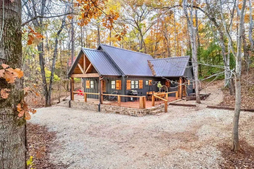 *NEW* LuxuryCABIN* 10 acres*Movie room*secret room - Image 1