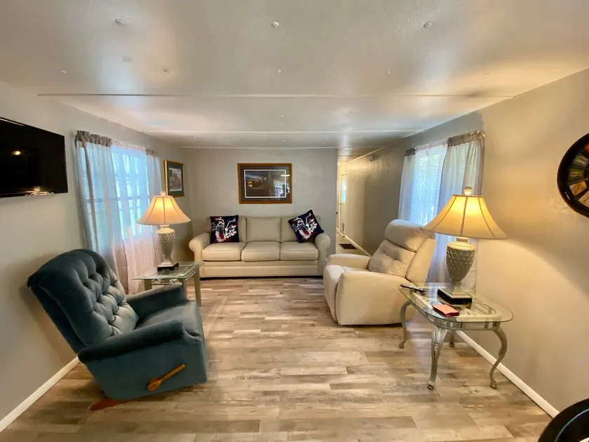 Glamping at its finest! 1/1 private wooded getaway - Image 1