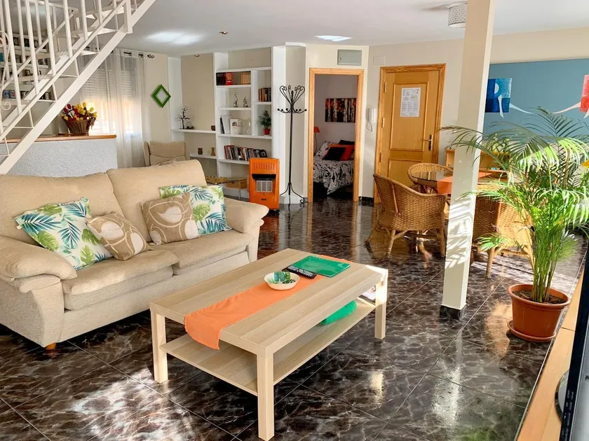 A bright and airy apartment in Onil - Image 1