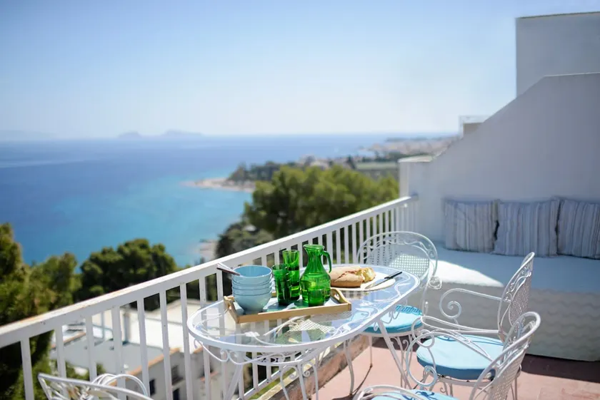 Stunning Sea View Maisonette - Image 1