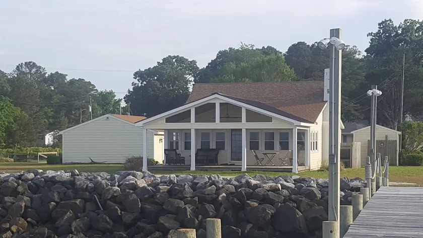 Island Get-A-Way on the Chesapeake Bay with Beach - Image 1