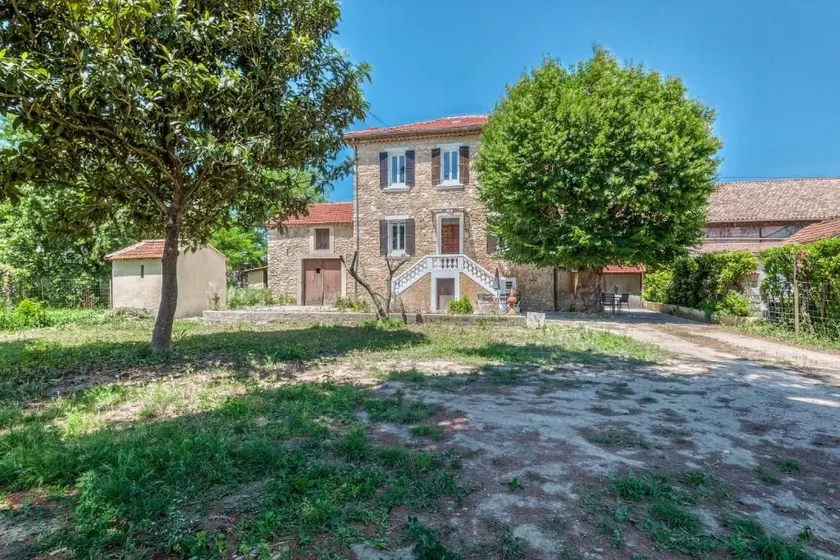 L'Ardèche en Provence avec chambres climatisées et jardin ombragé - Image 1