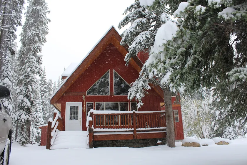 Murphy's Cabin Retreat @ Apex Penticton - Image 1