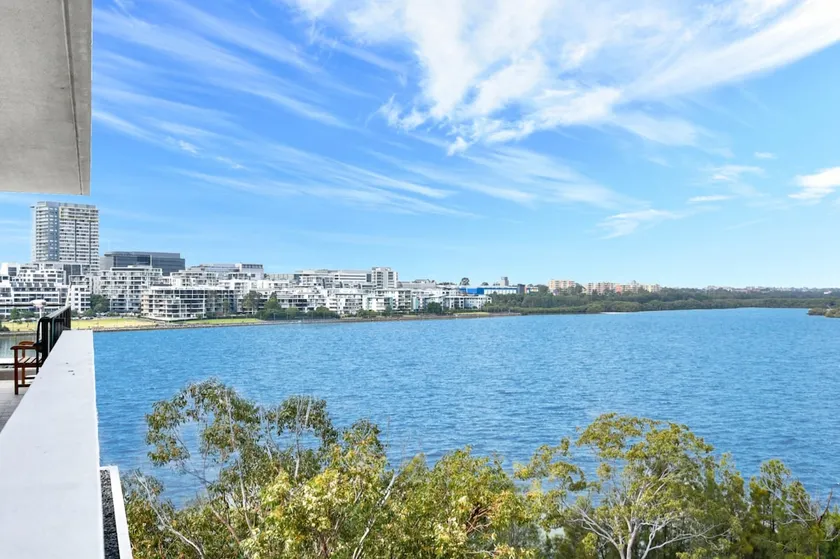 Unbeatable Water View - Image 1