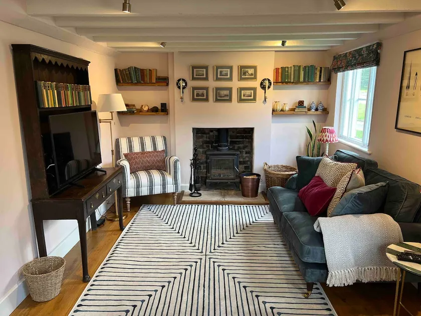 Cotswolds Cottage with Heated Pool - Image 1