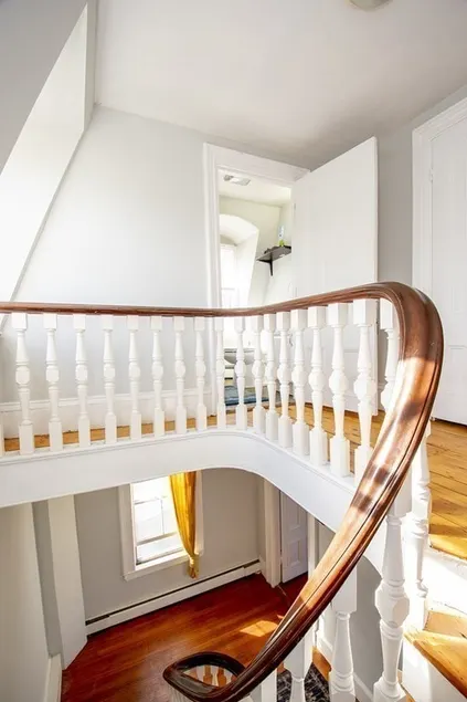5 BD|2 BA Victorian on 2 floors w/ parking - Image 1