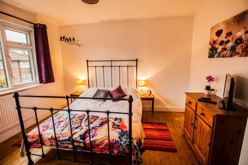 Stunning Central Richmond with garden - Image 1