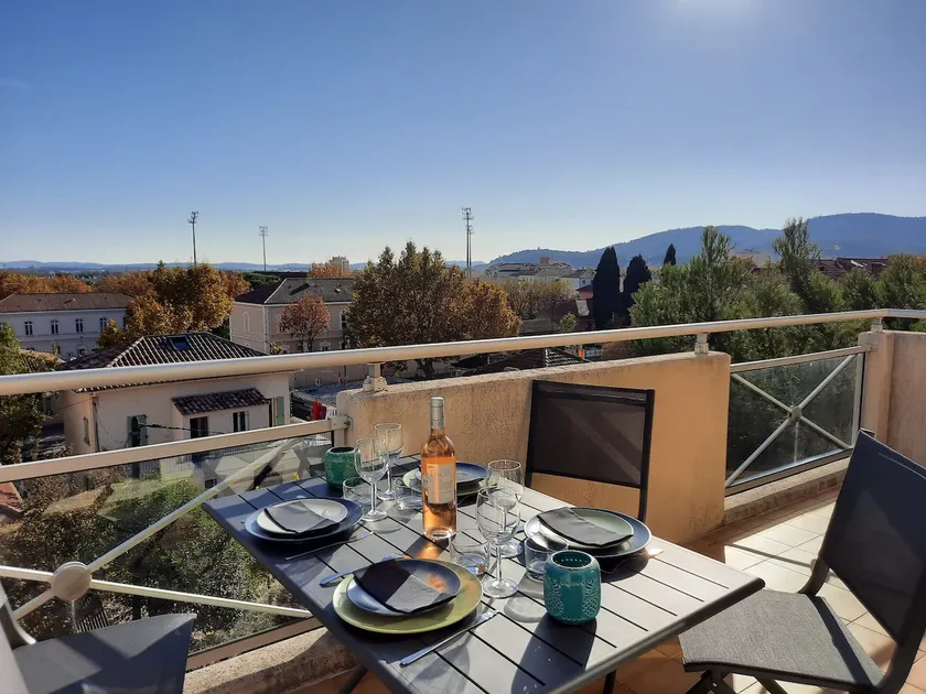 2 bedroom apartment, garage, fiber, air conditioning - Image 1
