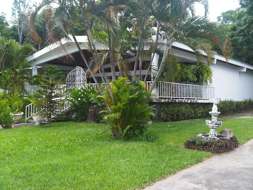 Quinta Moreno of Lake Ilopango - Image 1