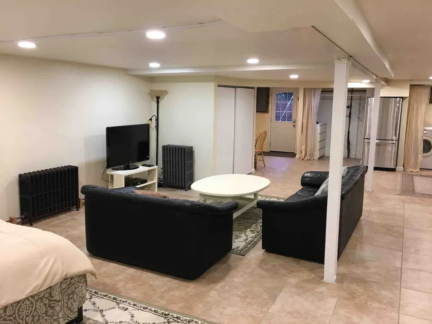 Entire 850sq.ft basement studio apartment - Image 1