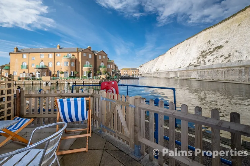 Lovely Waterside 3- Bed House In Brighton Marina - Image 1