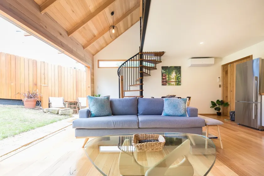 Derwent River Apartment Near the Waterfront - Image 1