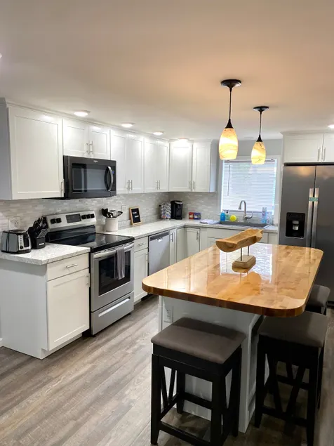 Steps away from Museum District- Super Clean!!! - Image 1