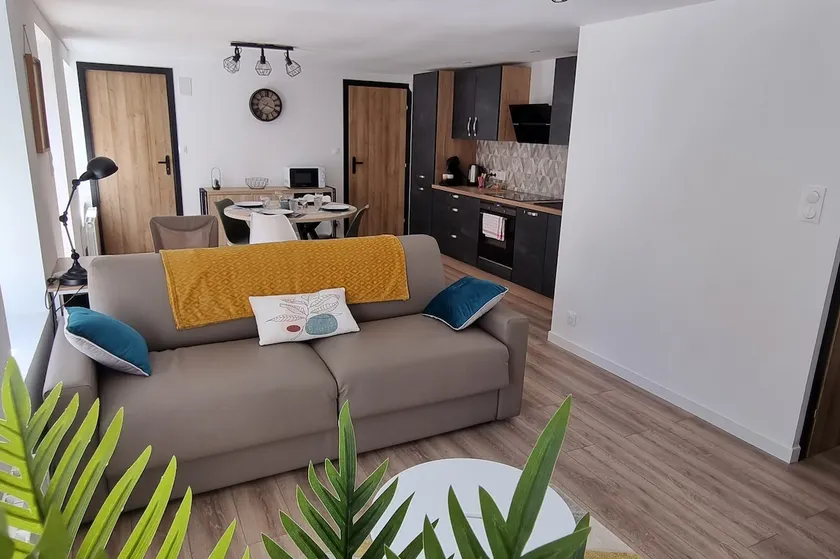 Cozy and modern residence - Image 1
