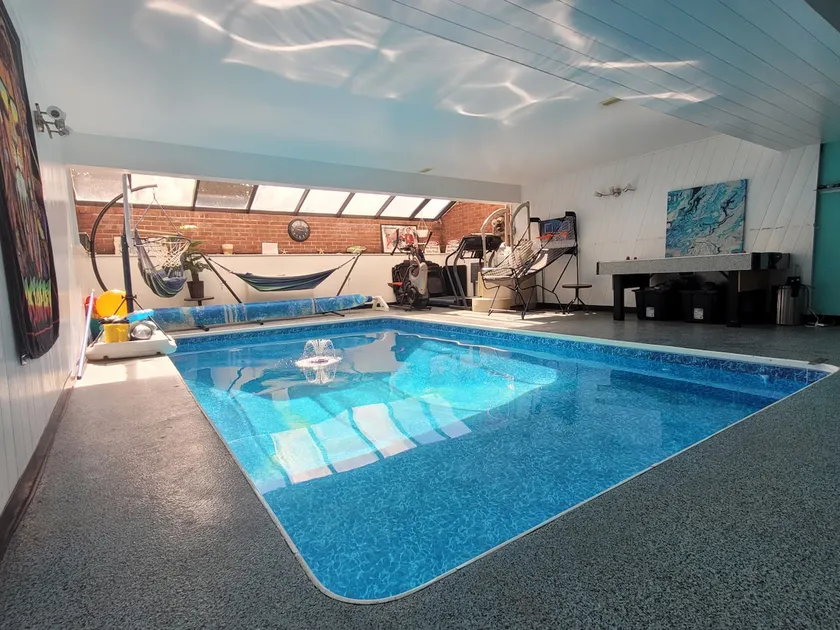 Indoor pool, hottub & video game room, near beach - Image 1