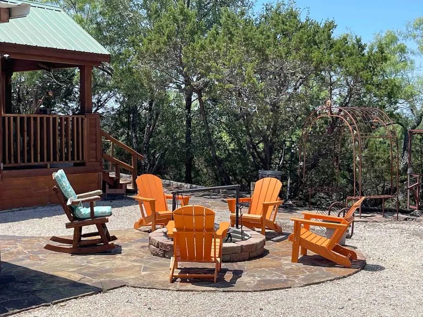 Quiet cabin on the Brazos - Image 1