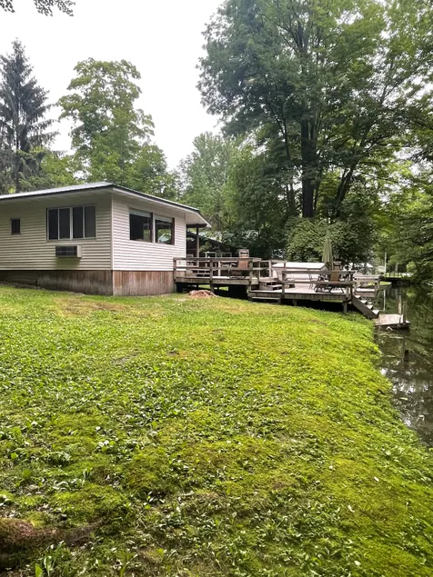 Picturesque and cozy cabin on Ryerson Lake channel - Image 1