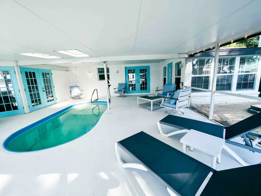 Charming 4/3 Lakehouse W/ Pool - Image 1