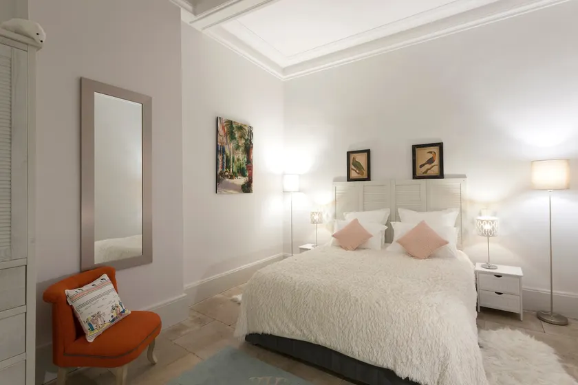 140 m² apartment historic center, parking. - Image 1