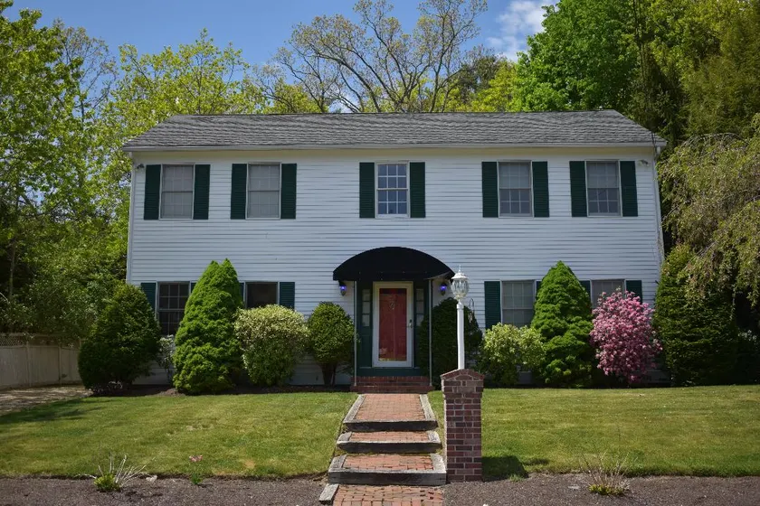 Visit Ogunquit! Large home. Walk to town + beaches - Image 1