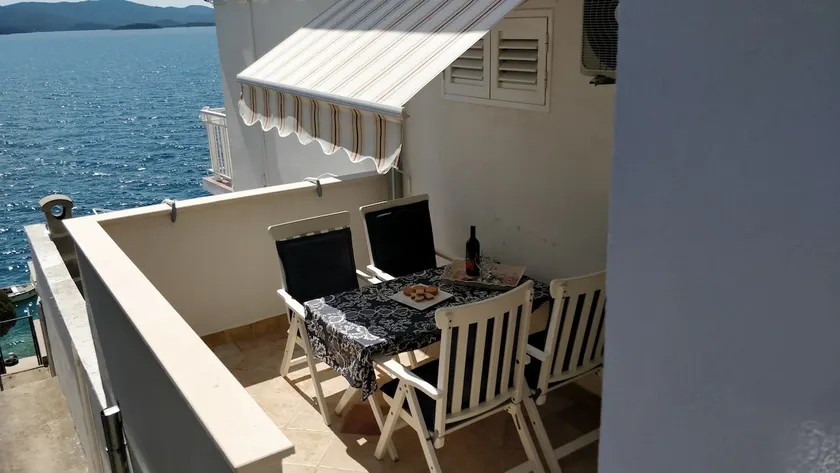 Apartments Mimi by the sea B3, terrace, sun beds - Image 1