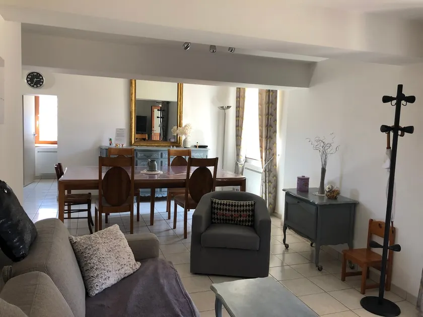 Entire apartment for 4 with enclosed courtyard and Wi-Fi - Image 1