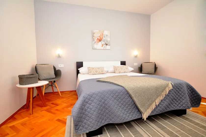 Apartment Nesh Split - Image 1