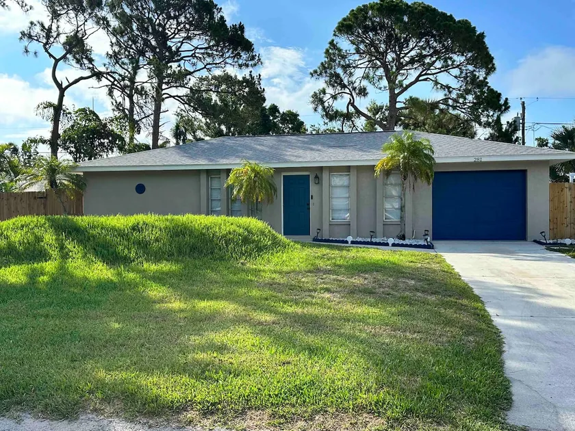 Cozy Coastal Retreat 6 minutes to the Beach - Image 1