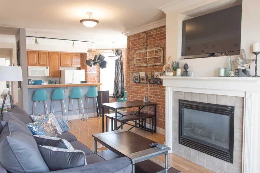 Double Master Unit in Gorgeous Victorian Mansion - Image 1