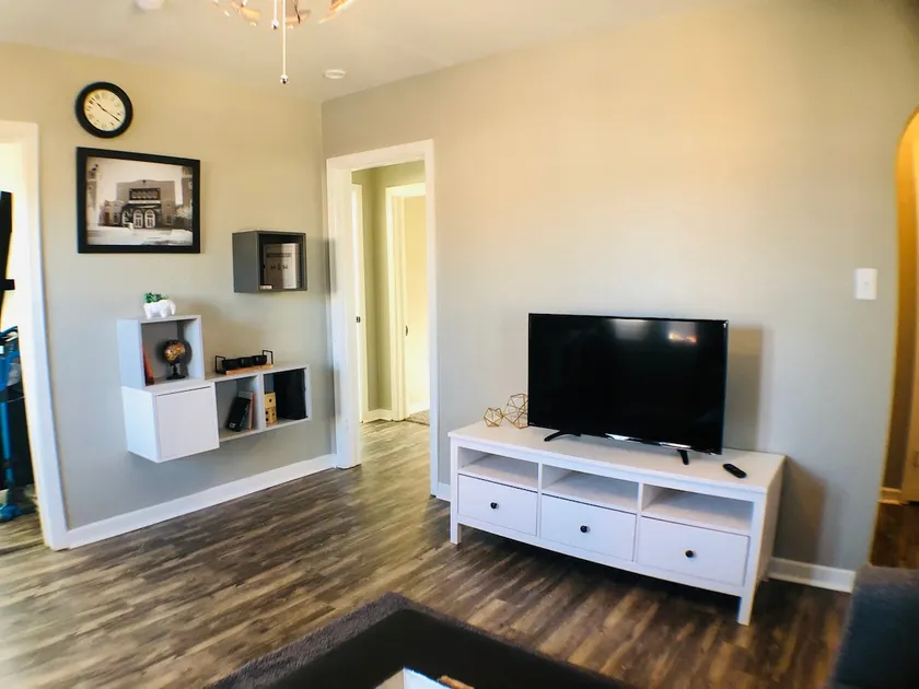 GrayHouse 2 BR/1 Bath, Central Locale+WIFI+Pets OK - Image 1
