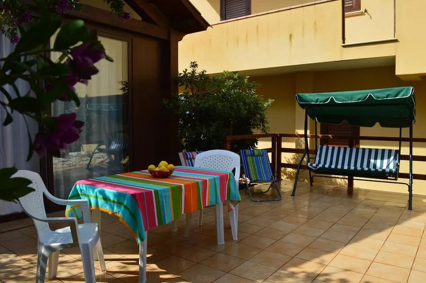 Comfortable house, for couples, 90 m. from the beach - Image 1