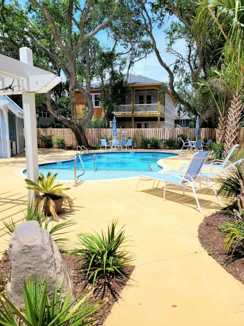 Beach Breeze | Large Family Retreat + Pool - Image 1