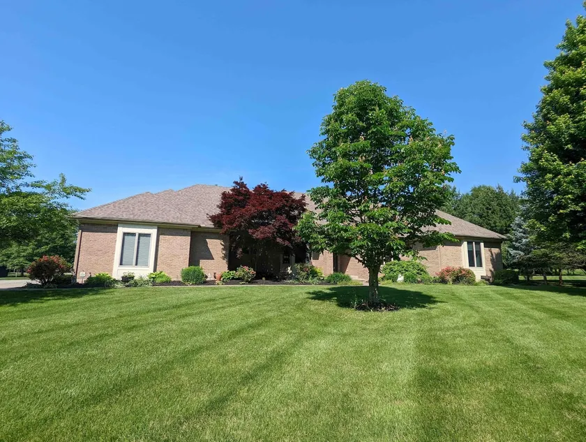 The Country View Estate in Beavercreek OH. Close to many beautiful hiking trails - Image 1