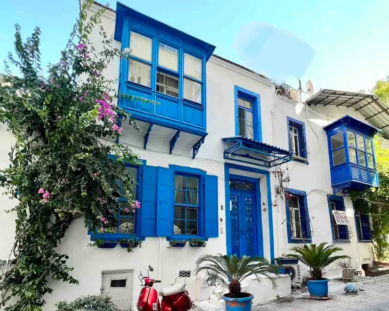 Unique historical Greek house in the center of Izmir - Image 1
