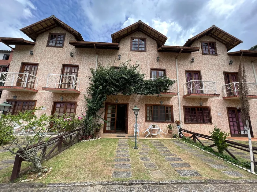 House with stunning views near the market - Image 1