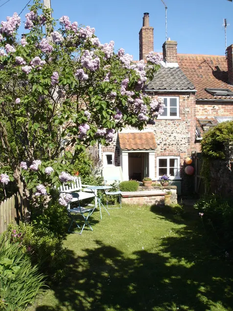 Seaside Cottage - Image 1
