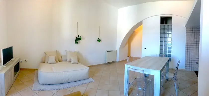 Leafs entire apartment with sea view, historic center. - Image 1