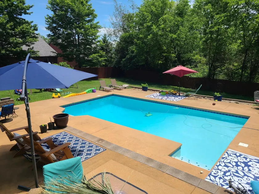 Secondary Suite, pool, fire pit, gym - Image 1