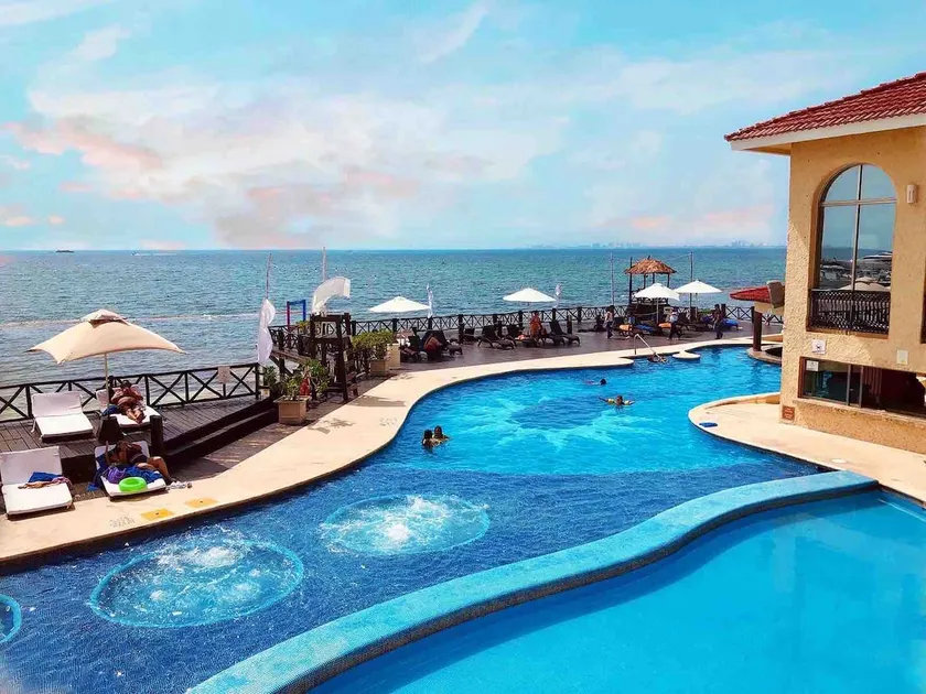 Apartment with a private beach 50 meters away - Image 1