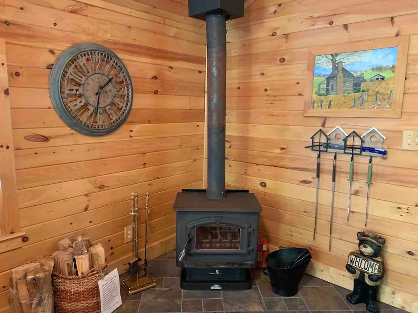 Romantic Chalet w/ Hot Tub close to Roan Mountain - Image 1