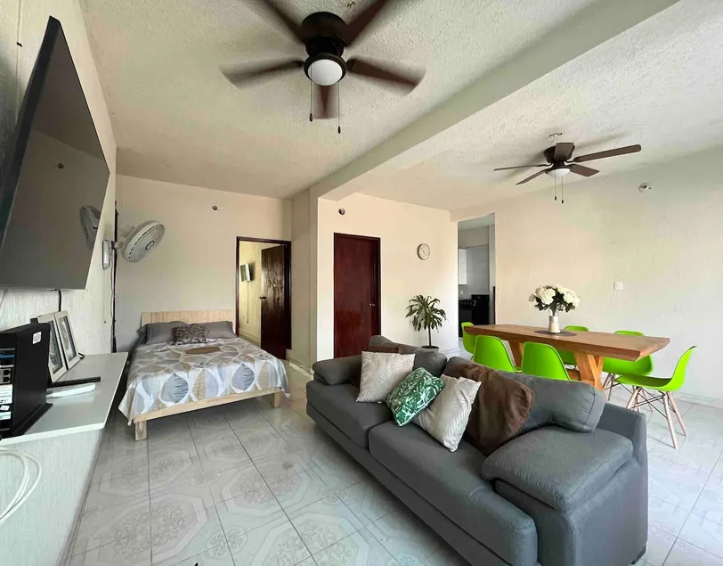 Downtown apartment with private surveillance and pool - Image 1