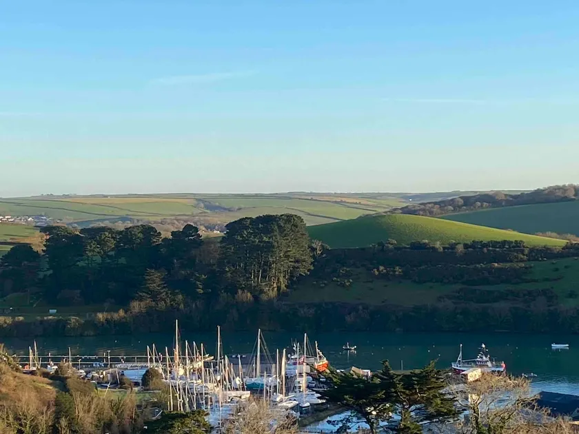 Estuary View Apartment with parking - Image 1