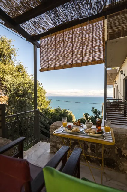 Αpartment commanding great view to the sea - Image 1