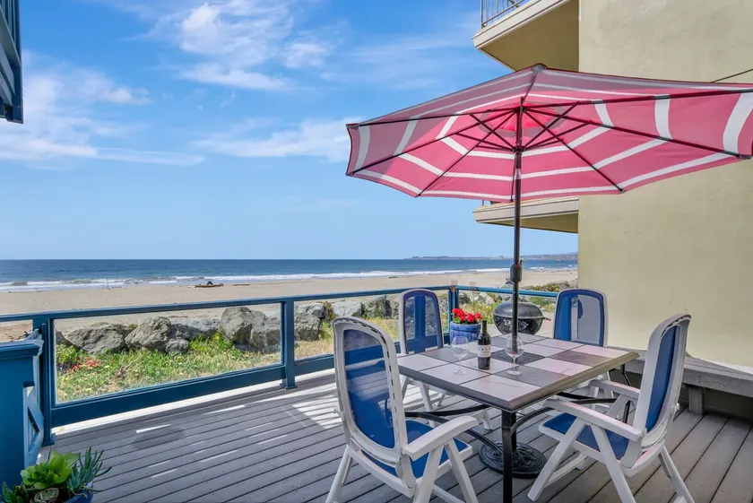 Charmante maison de plage juste sur le sable! Chaque chambre a vue sur l'océan! - Image 1